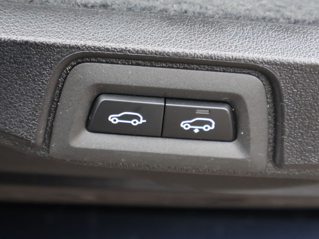 Used 2023 Carbon Black Metallic BMW xDrive40i image 22
