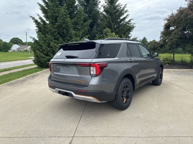 New 2026 Carbonized Gray Metallic Ford Tremor® image 4