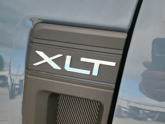 New 2026 Azure Gray Metallic Ford XLT image 9