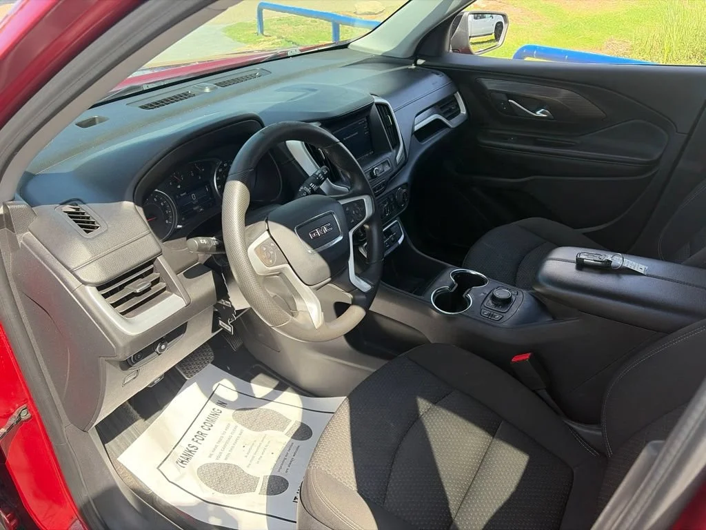 Used 2024 Volcanic Red Tintcoat GMC SLE image 9