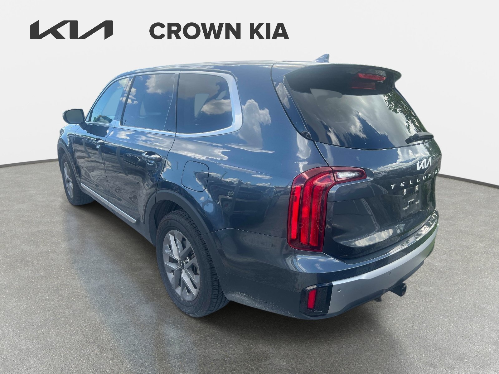 Used 2023 Gravity Gray Kia LX image 7
