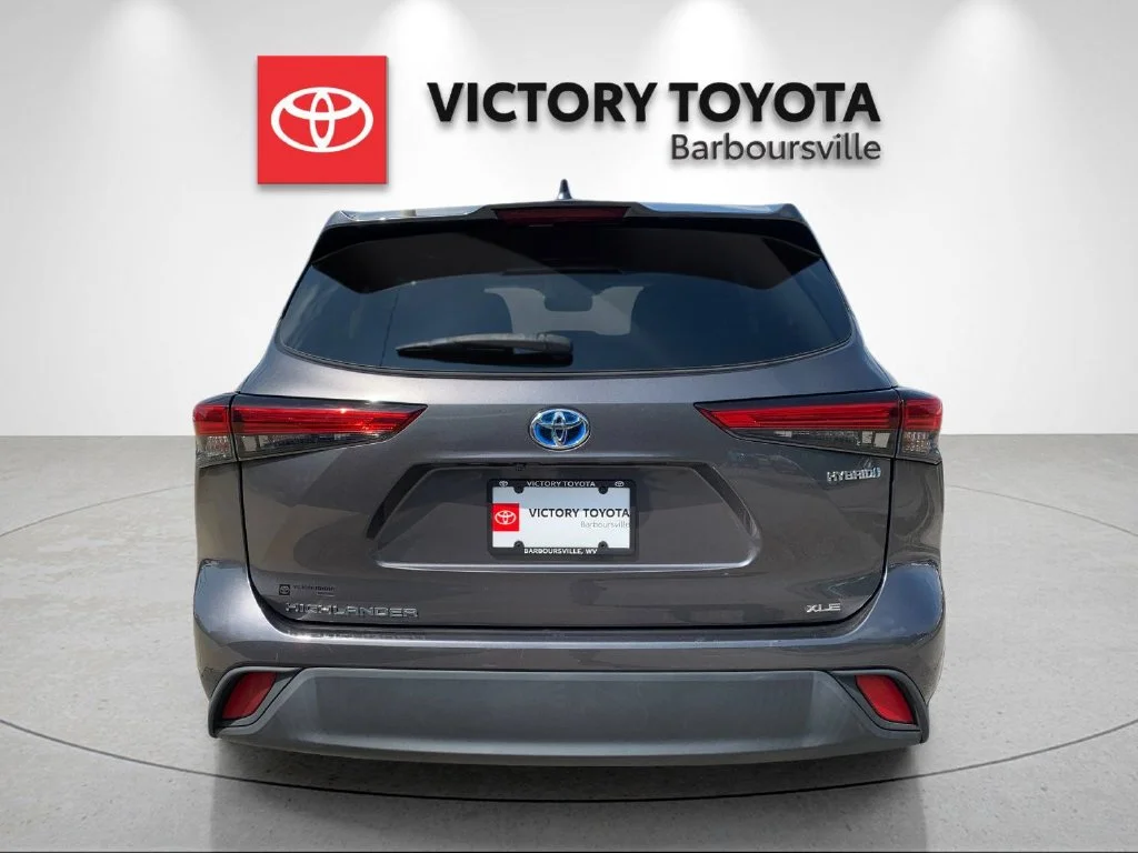 Used 2022 Gray Toyota XLE image 4