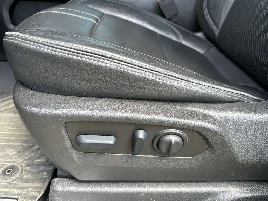 Used 2022 White Chevrolet High Country image 18