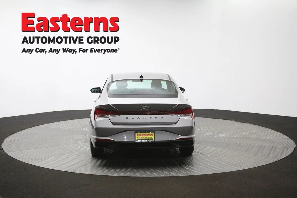Used 2023 Silver Hyundai SEL image 31