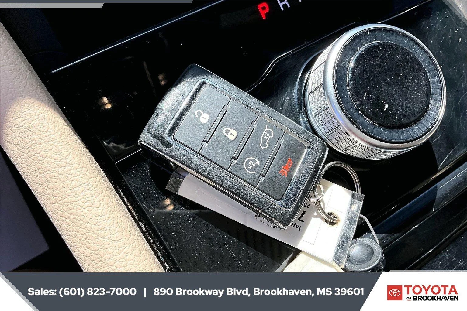 Used 2023 Diamond Black Crystal Pearlcoat Jeep Limited image 9