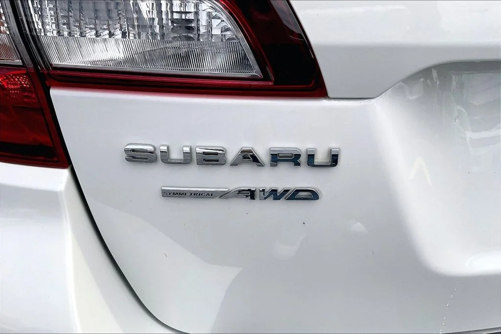 Used 2019 White Subaru 2.5i image 31