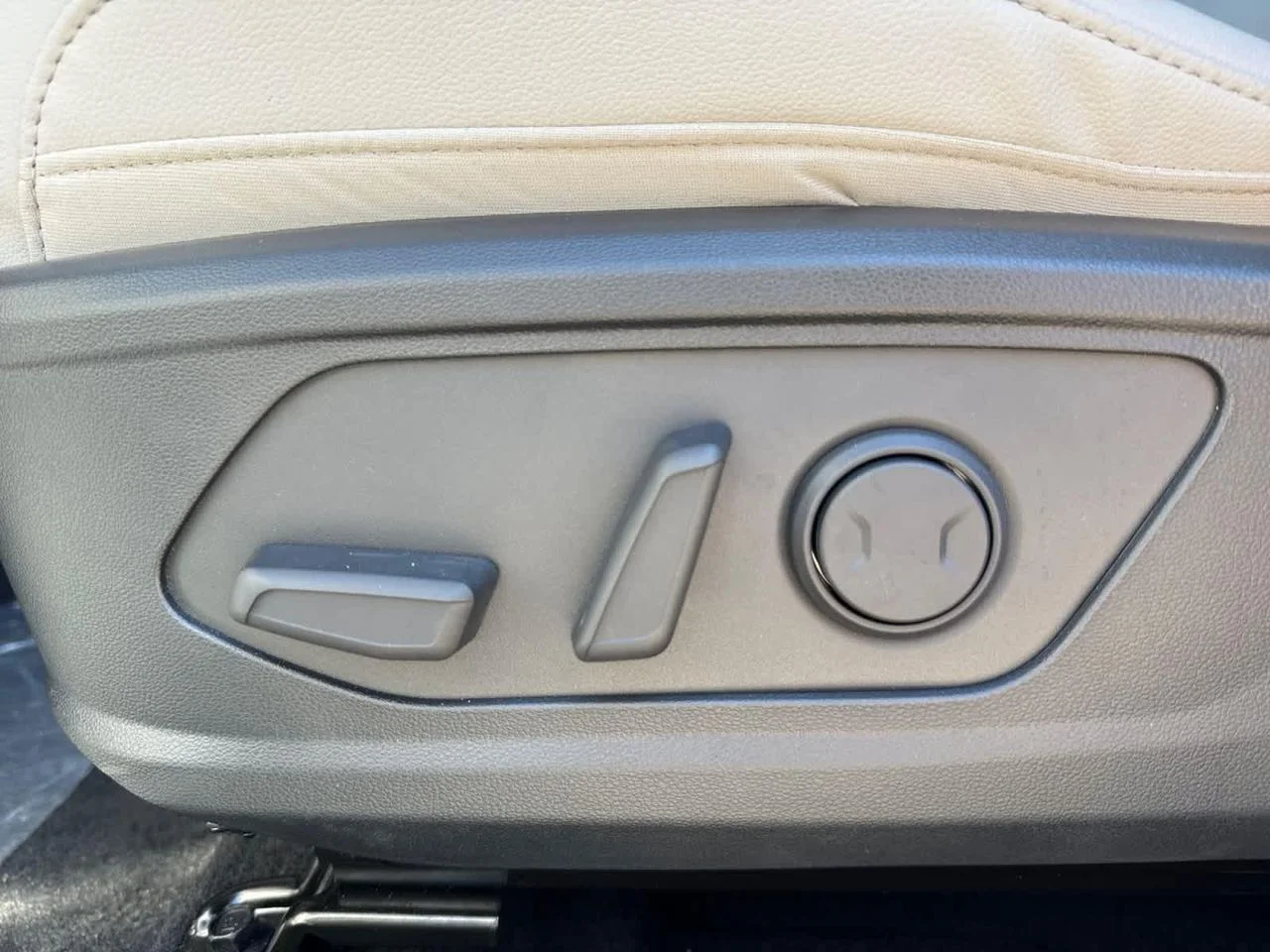 New 2026 Silver Hyundai SEL Plus AWD image 13