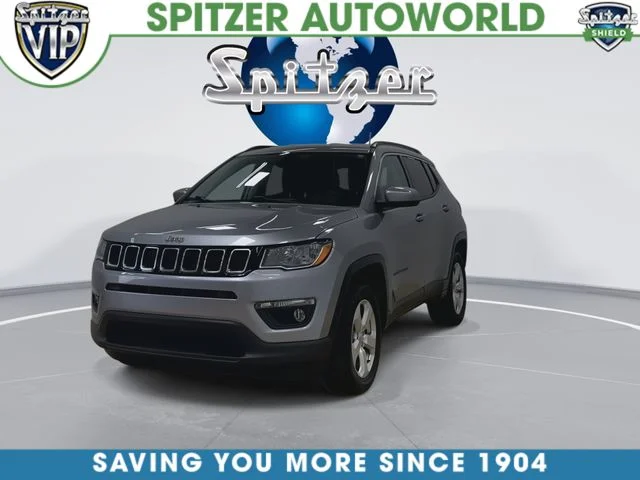 Used 2021 Silver Jeep Latitude image 4