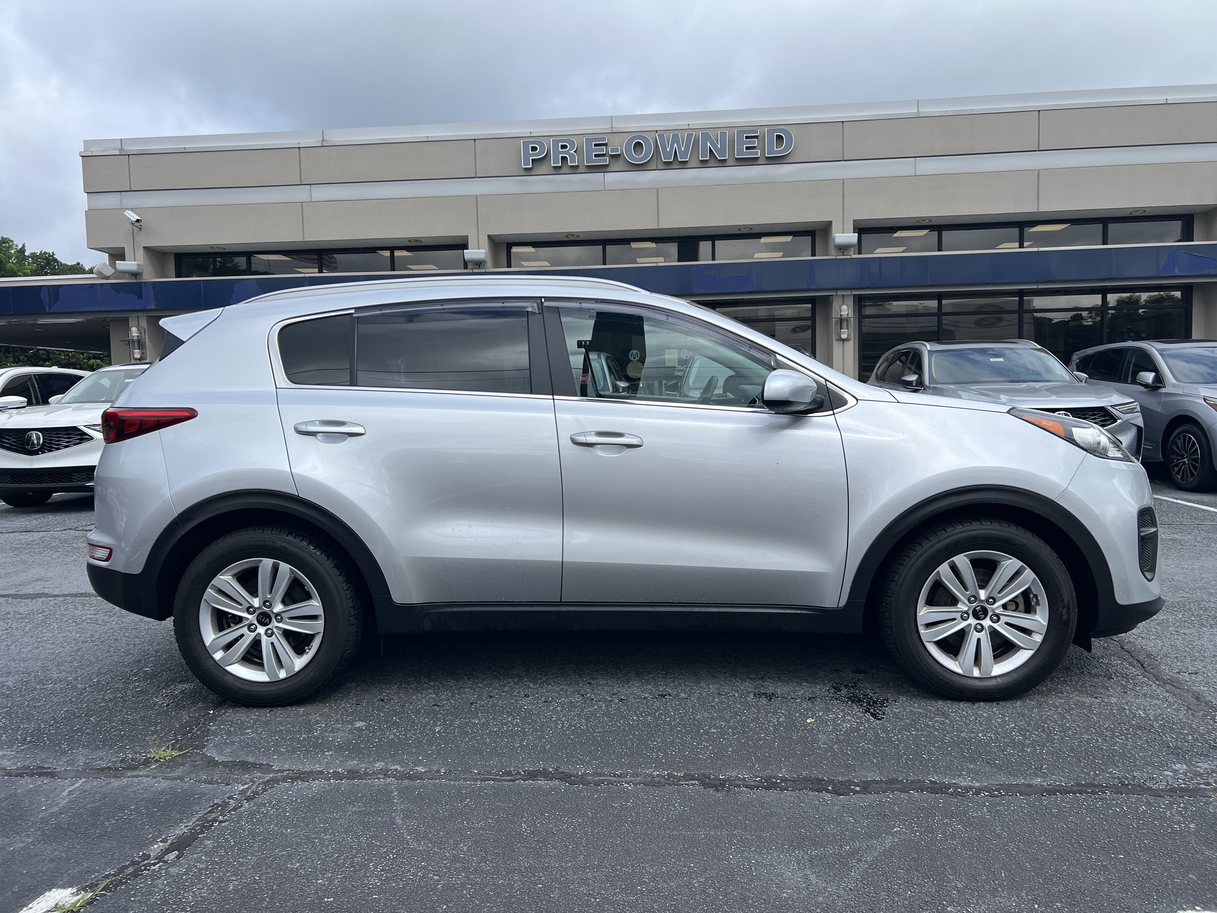 Used 2017 Sparkling Silver Kia LX image 6