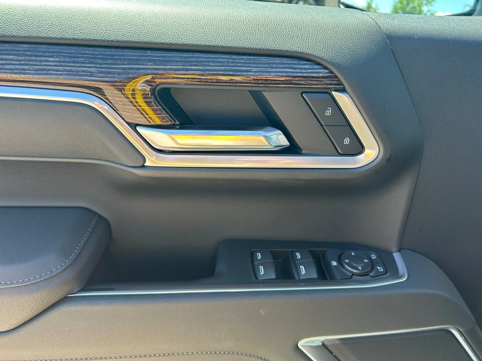 New 2026 Sterling Metallic GMC Elevation image 16