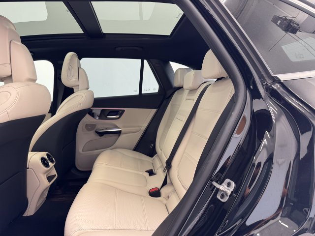 Used 2024 Black Mercedes-Benz GLC 300 image 20