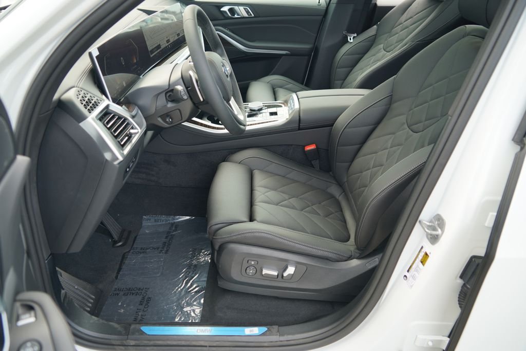 New 2026 Alpine White BMW sDrive40i image 9