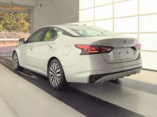 Used 2025 Silver Nissan 2.5 SV image 3
