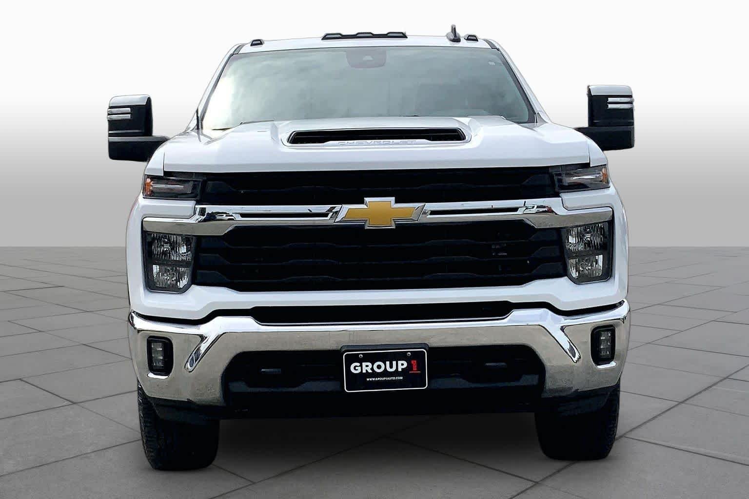 Used 2024 Summit White Chevrolet LT image 4