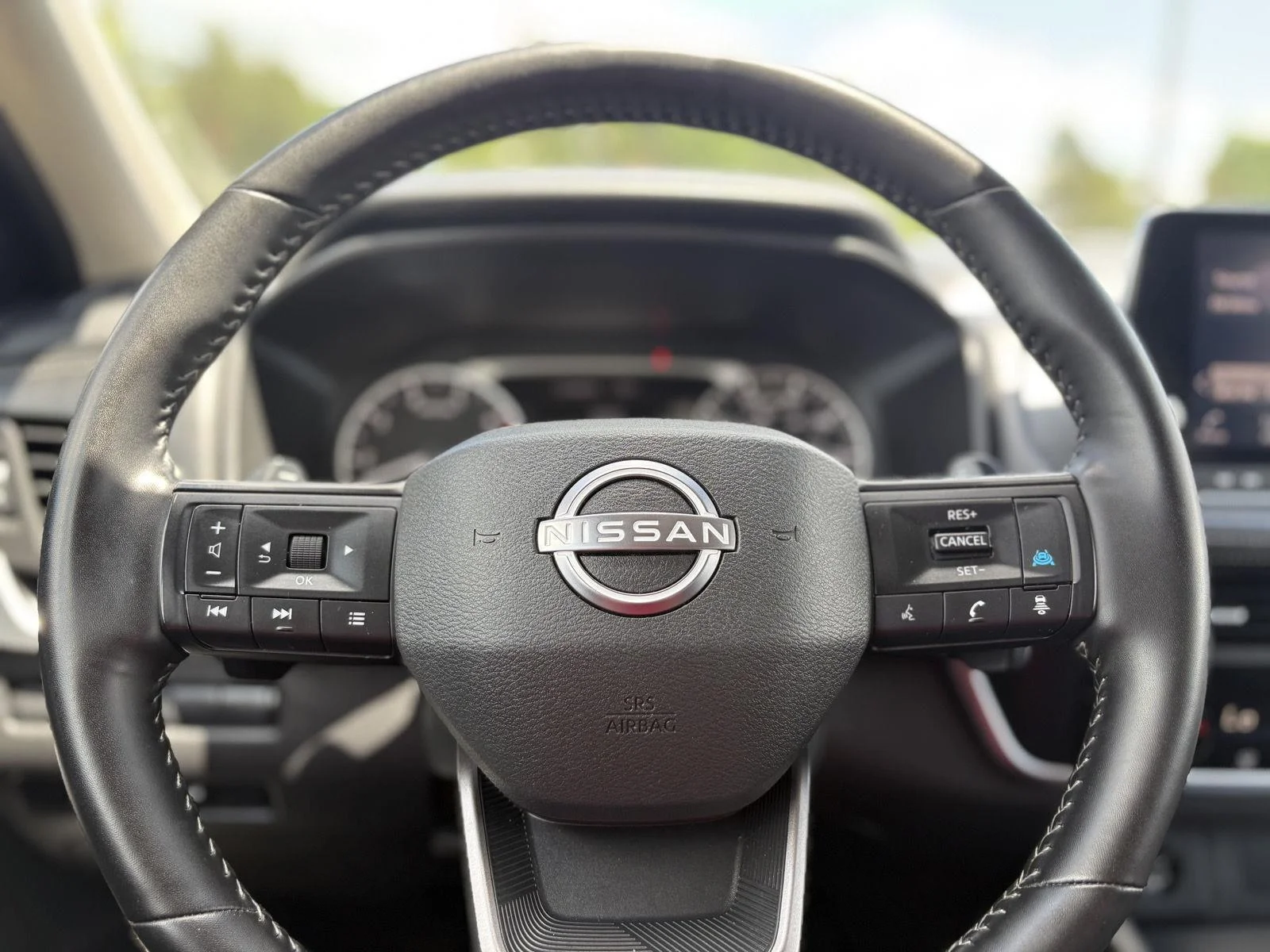 Used 2025 Deep Ocean Blue Pearl Nissan SV image 24