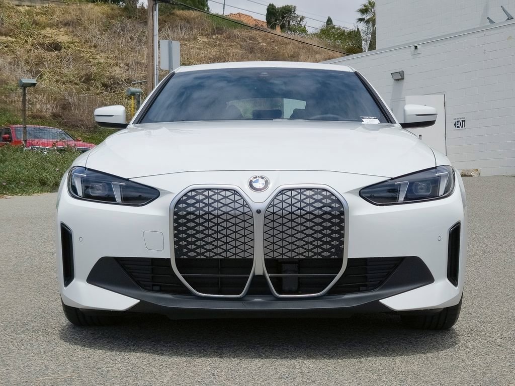 New 2026 Alpine White BMW eDrive40 image 2