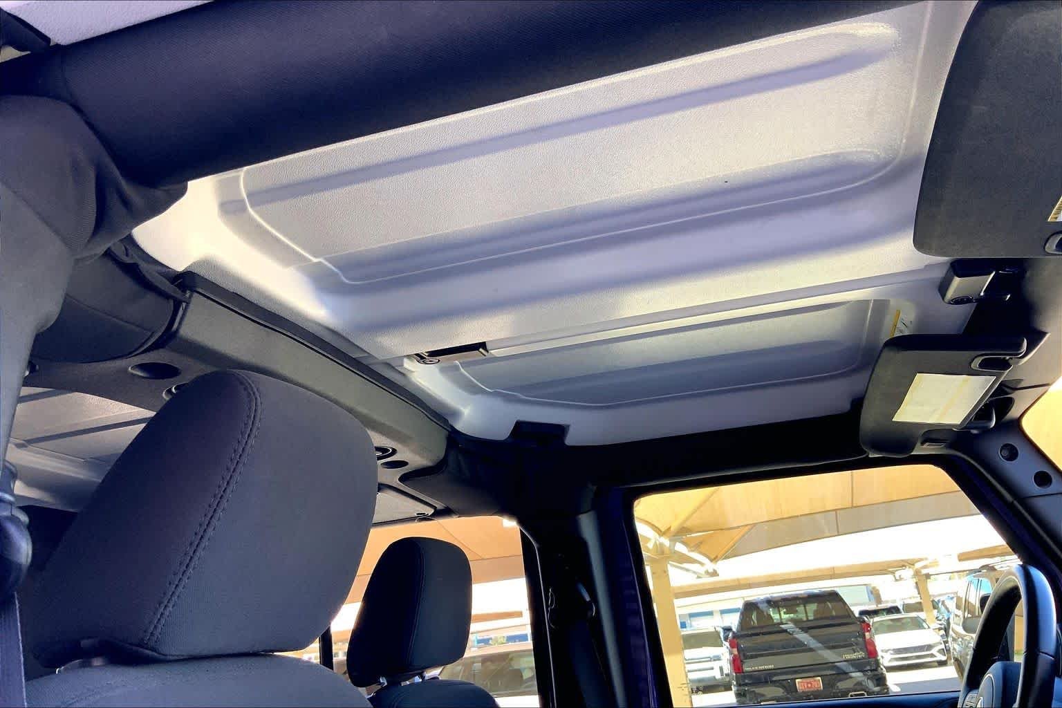 Used 2018 Xtreme Purple Pearlcoat Jeep Sport S image 14