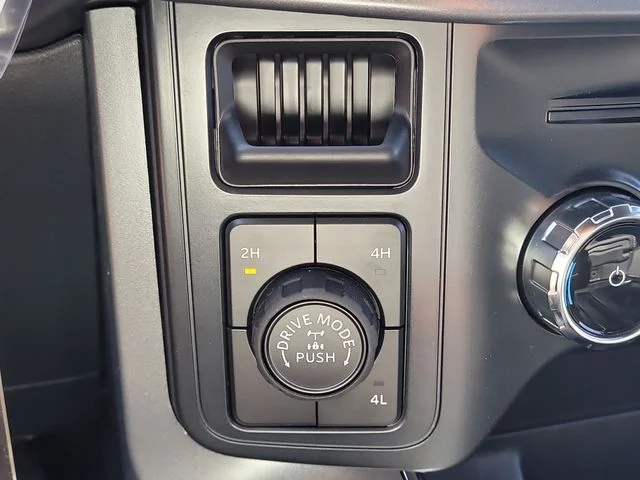 New 2026 Oxford White Ford XLT image 27