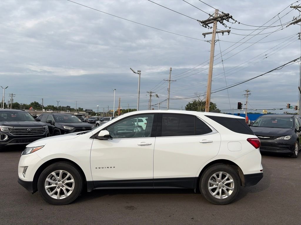 Used 2019 Summit White Chevrolet  image 2