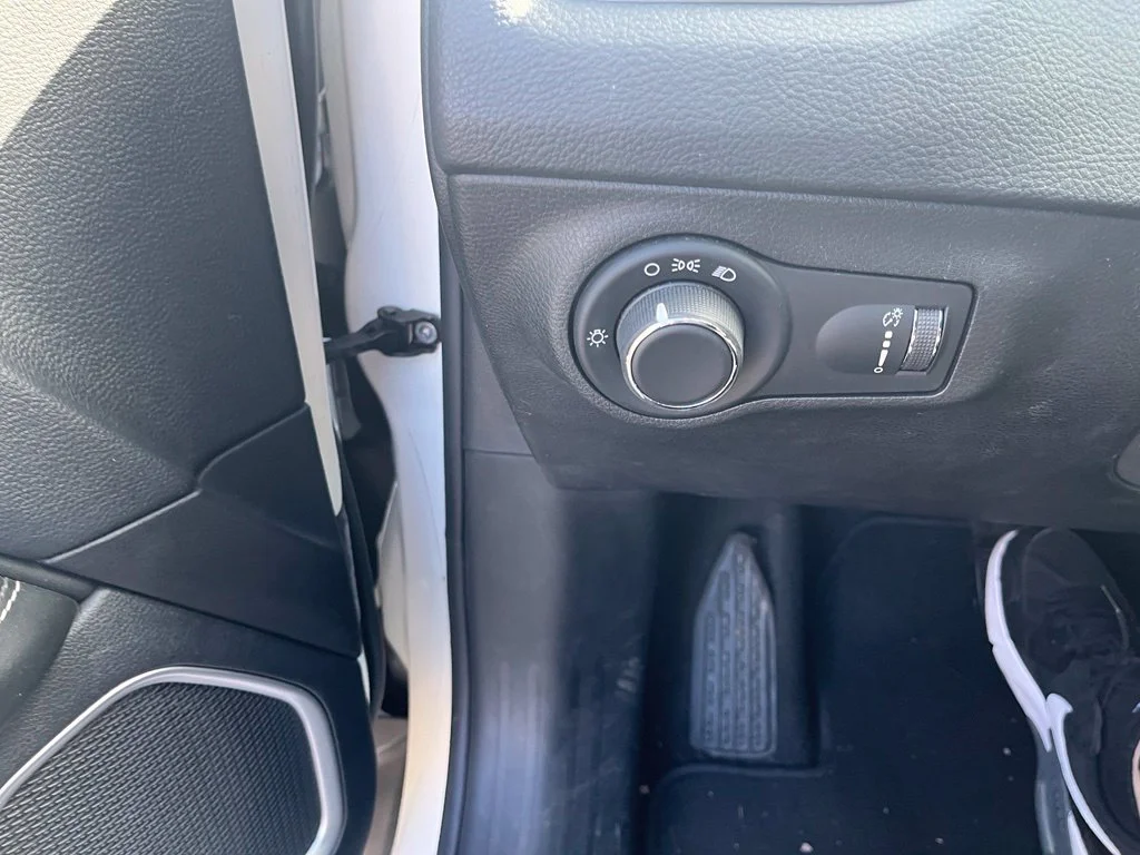 Used 2019 White Jeep Sport image 11