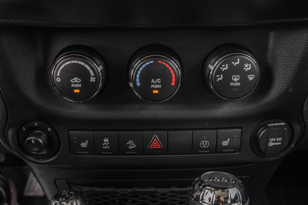 Used 2017 Black Jeep Unlimited Sahara image 19