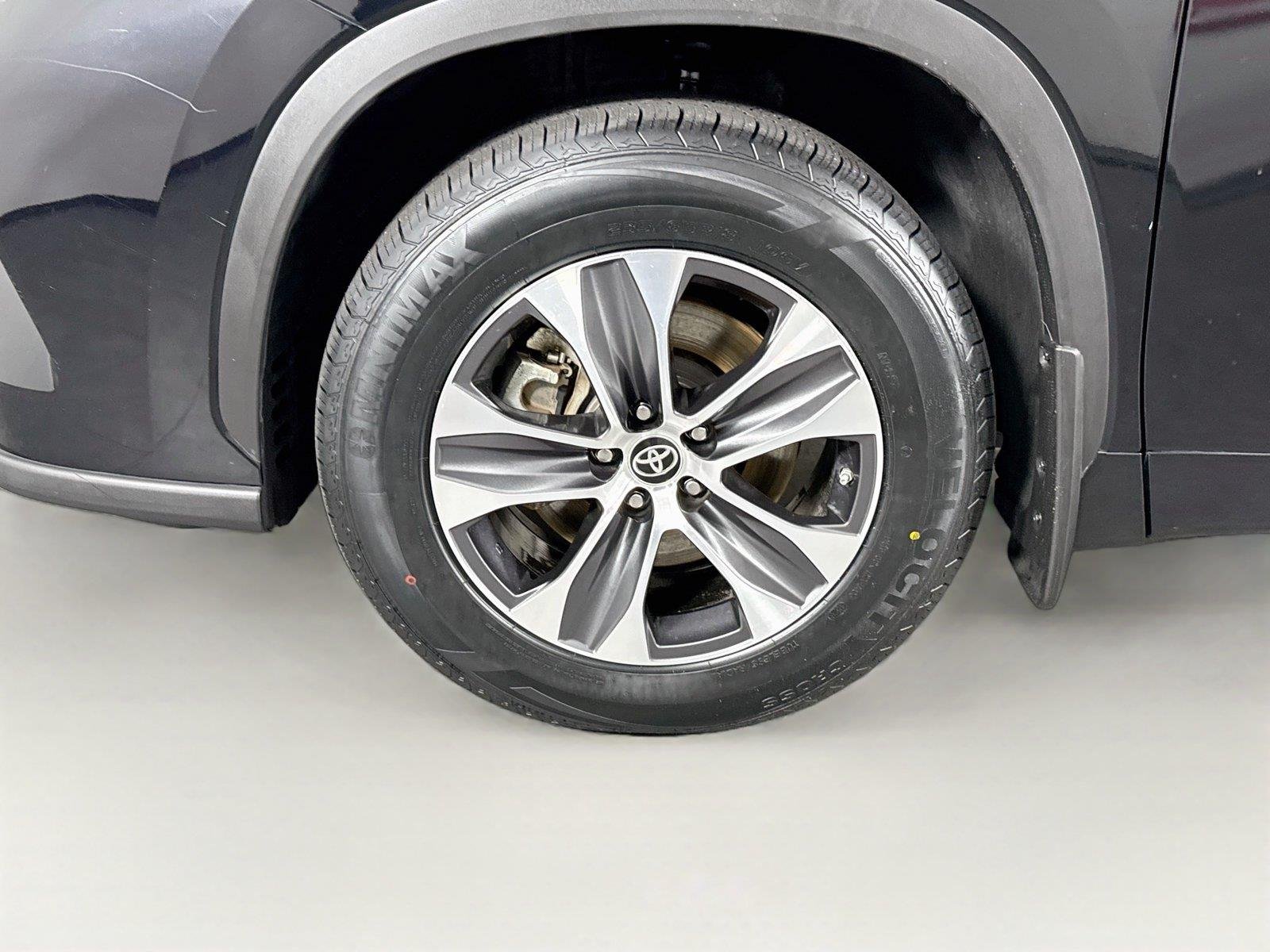 Used 2021 Midnight Black Metallic Toyota XLE image 44
