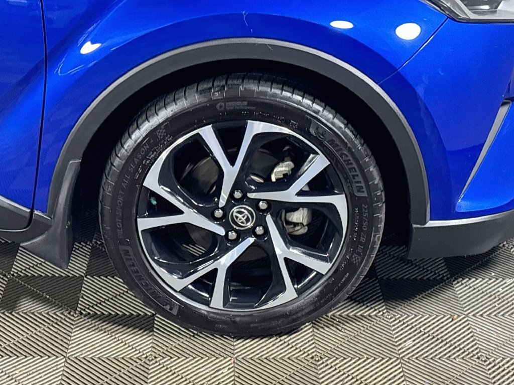 Used 2018 Blue Toyota XLE image 22