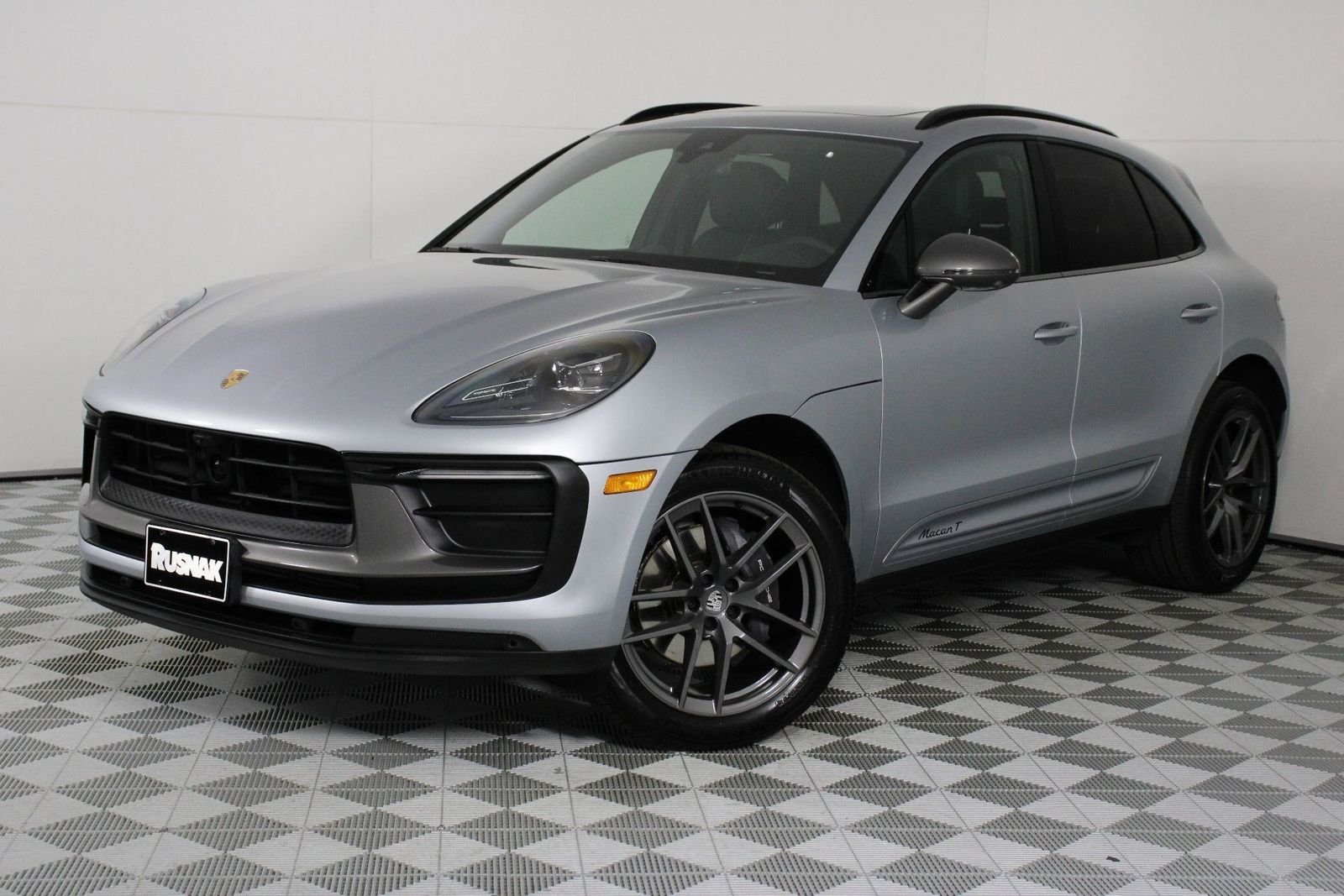2026 Porsche Macan T's photo