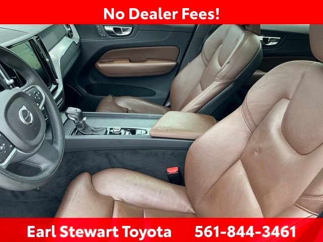 Used 2019 White Volvo T5 Momentum image 28