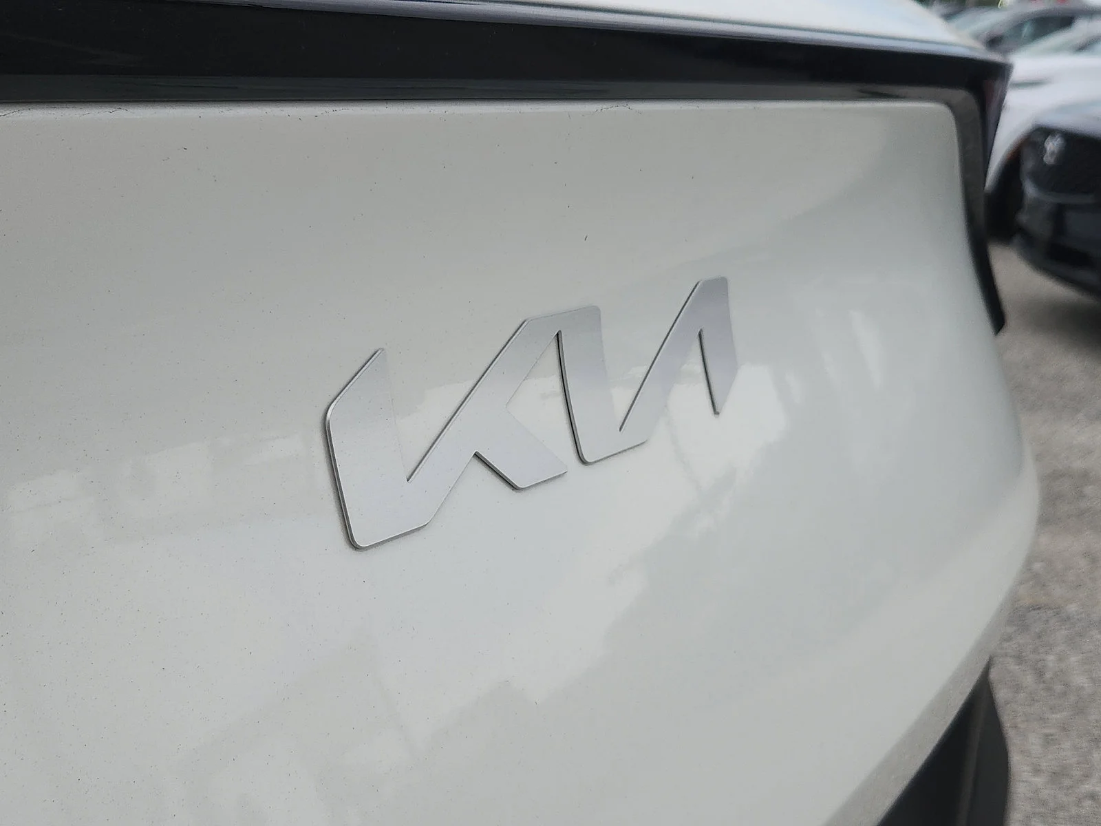 Used 2024 Snow White Pearl Kia LX image 29