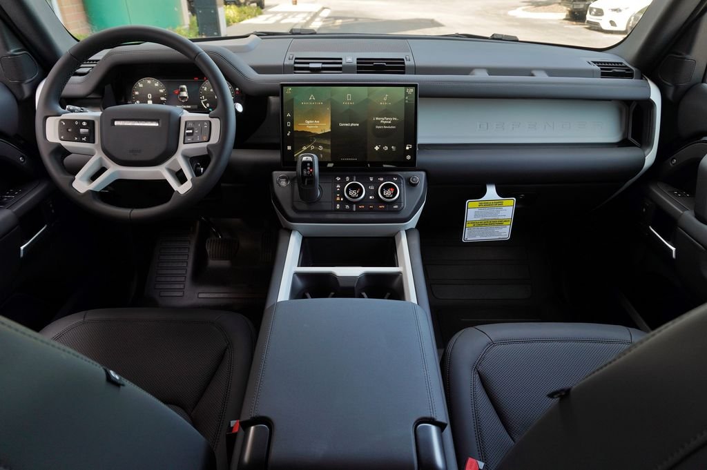 New 2026 Santorini Black Land Rover S image 9