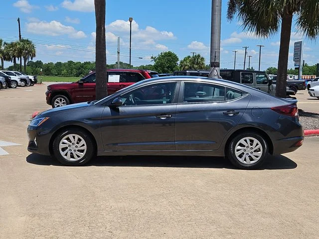 Used 2020 Gray Hyundai SE image 4