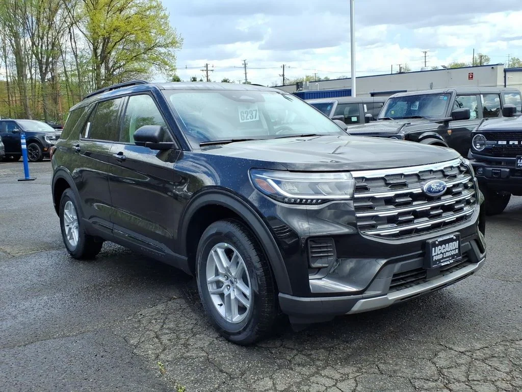 2026 Ford Explorer Active 4WD's photo