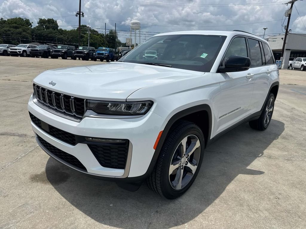 New 2026 Bright White Clear-Coat Exterior Paint Jeep Limited image 8