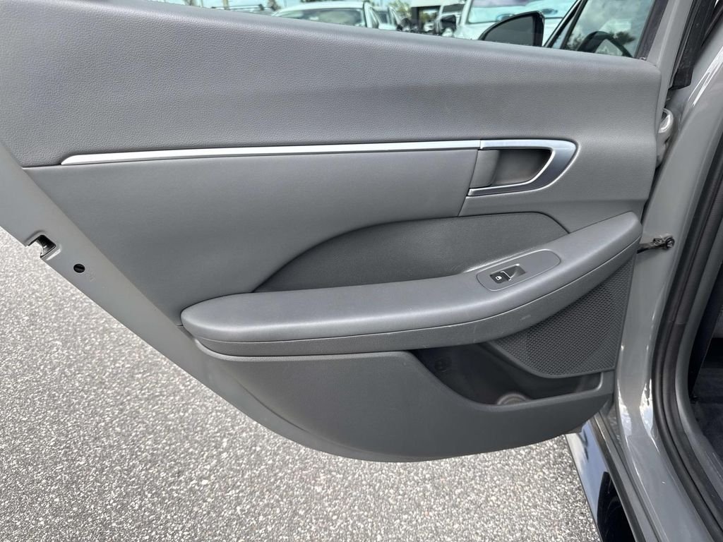 Used 2020 Gray Hyundai SEL Plus image 12