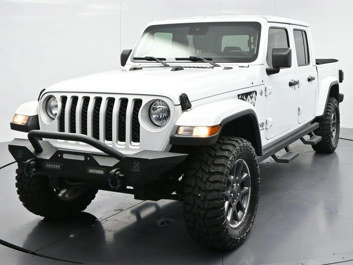 Used 2020 Bright White Clearcoat Jeep Overland image 3