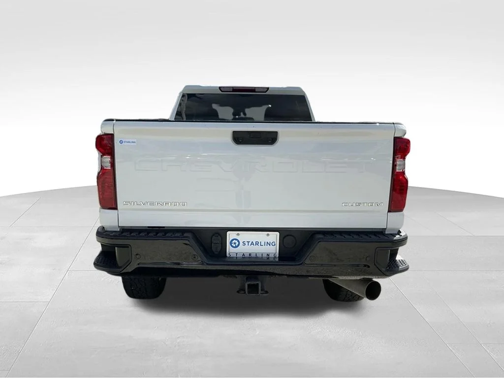 Used 2025 White Chevrolet Custom image 7