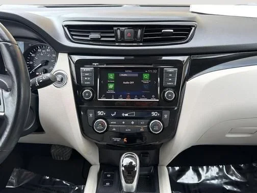 Certified Used 2022 White Nissan SL image 11