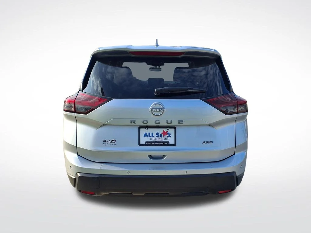 Used 2025 Silver Nissan SV image 7