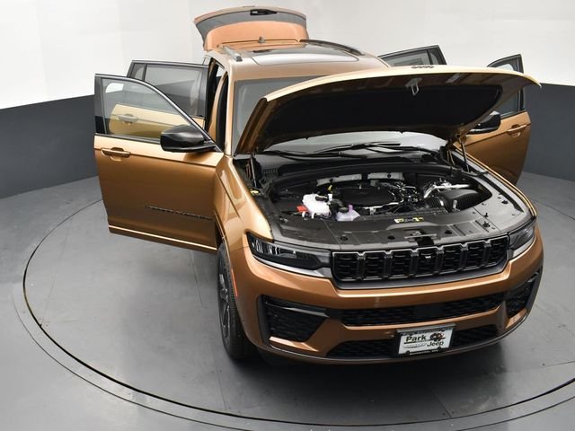 New 2026 Copper Shino Metallic Clear-Coat Exterior Paint Jeep Limited Reserve image 25