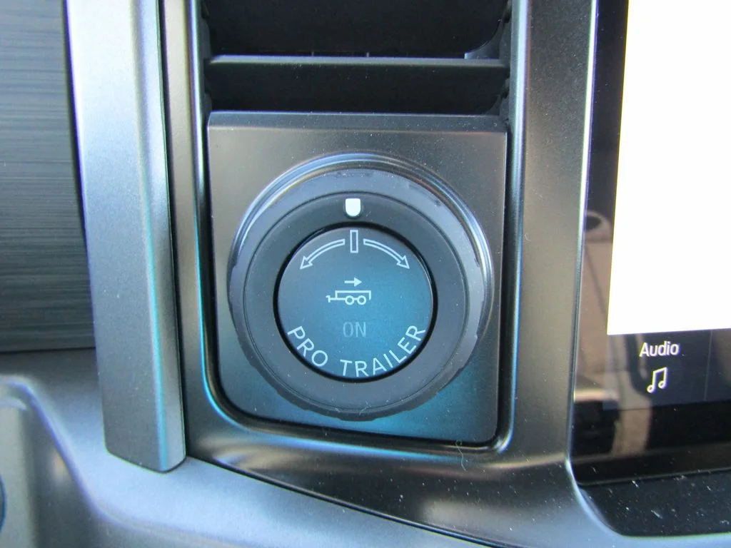 New 2026 Carbonized Gray Metallic Ford XLT image 32
