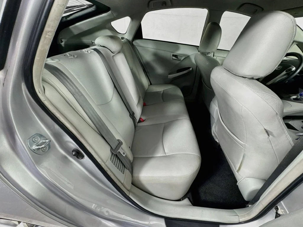 Used 2014 Silver Toyota Three image 31