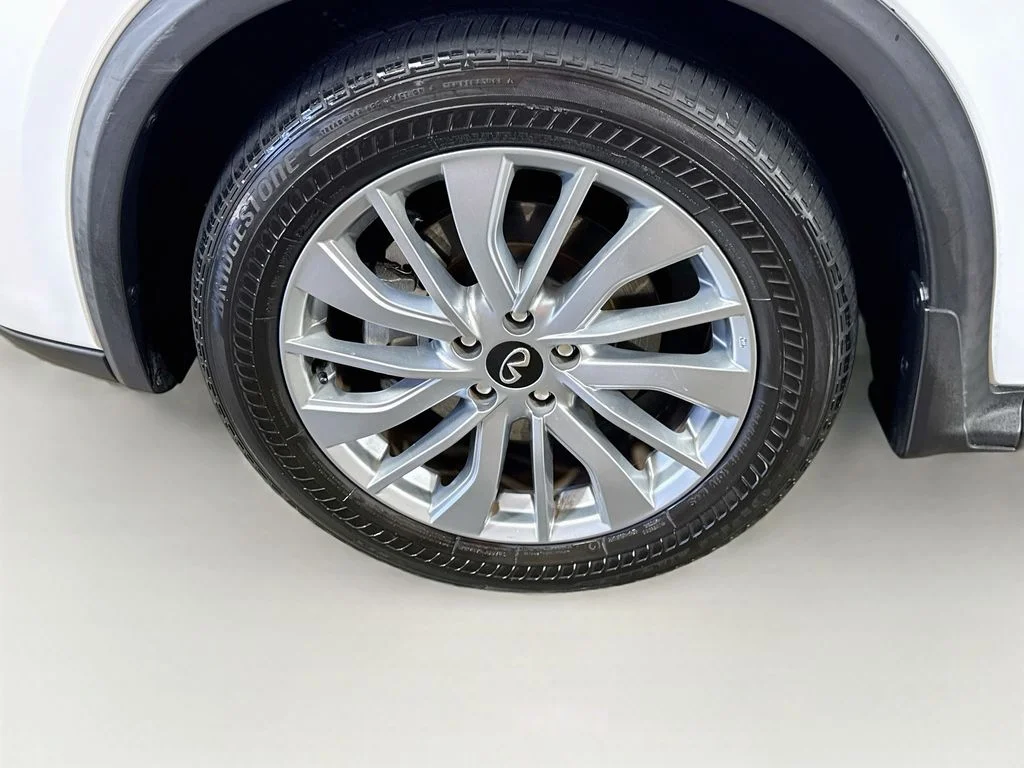 Certified Used 2023 White INFINITI LUXE image 44
