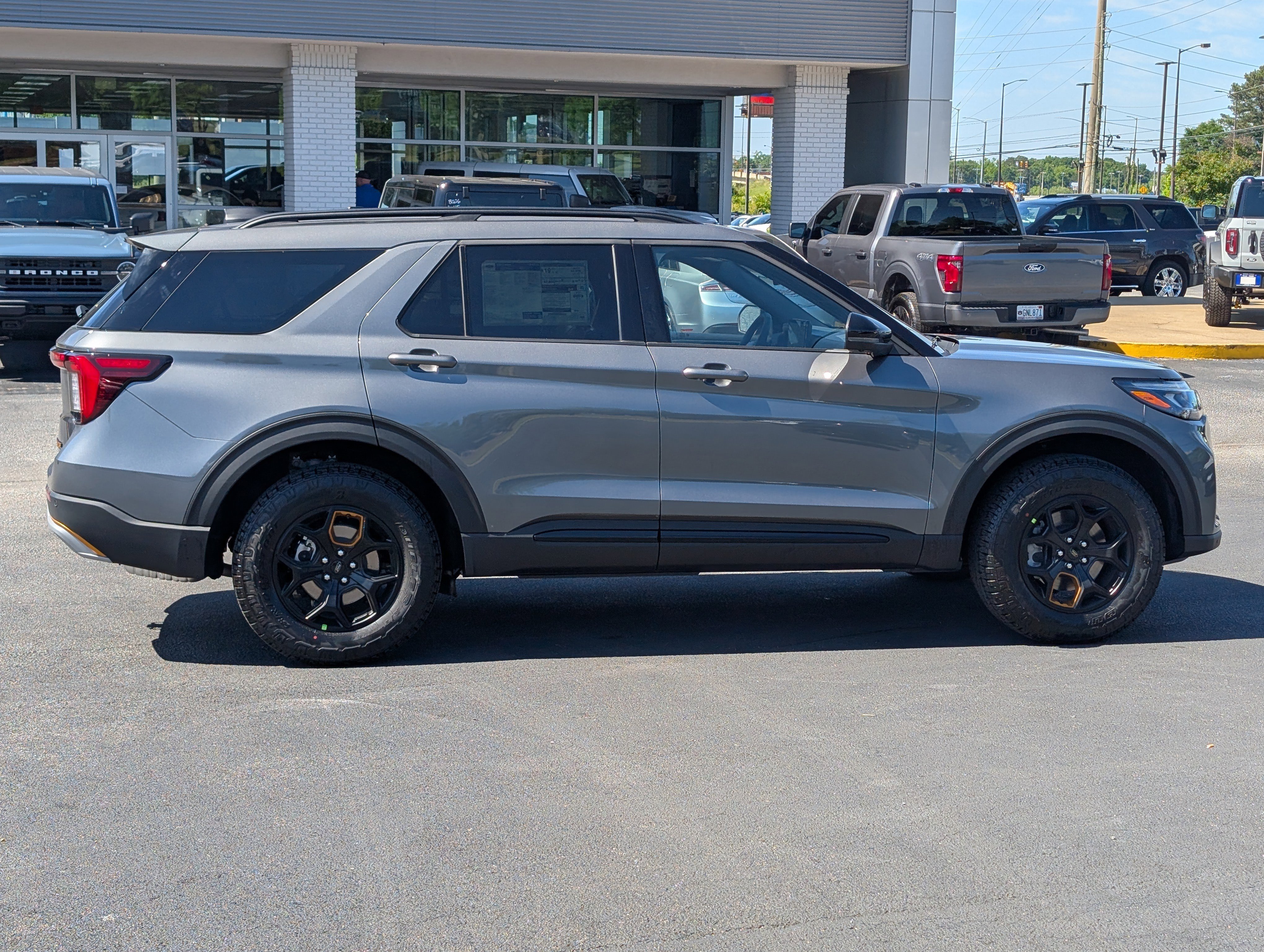 New 2026 Carbonized Gray Metallic FORD Tremor image 8