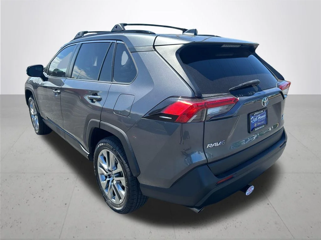 Used 2019 Gray Toyota XLE Premium image 9