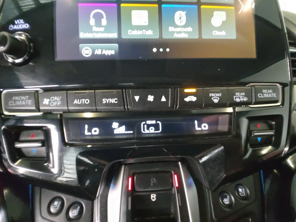 Used 2019 White Honda Elite image 17