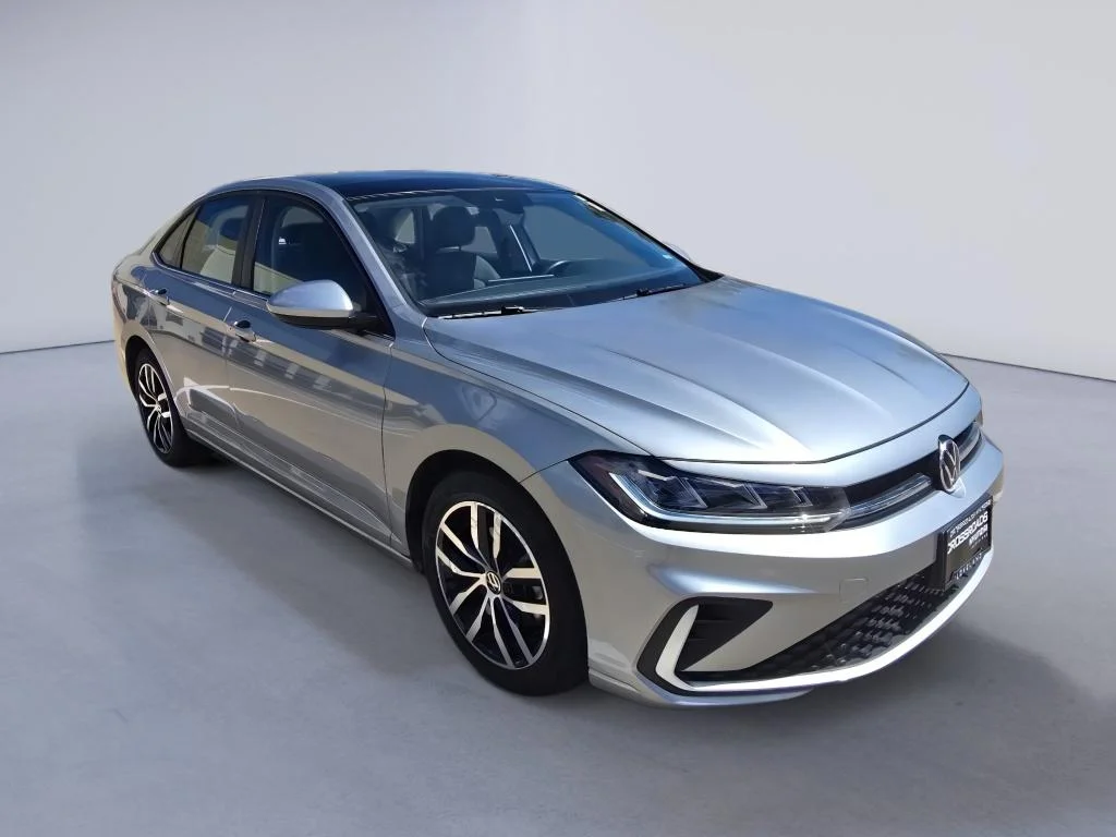 Used 2025 Gray Volkswagen SE image 8
