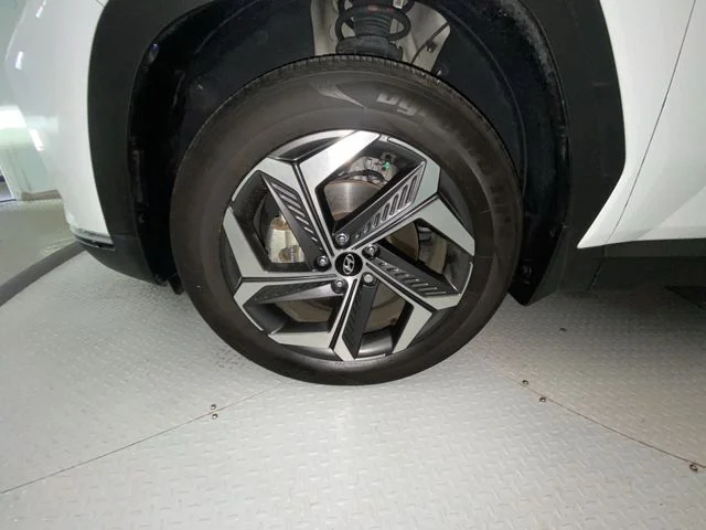 Used 2023 White Hyundai SEL Convenience image 10