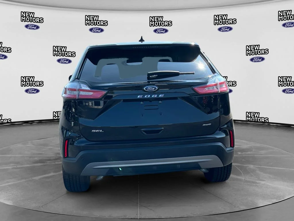 Used 2024 Black Metallic Ford SEL image 4