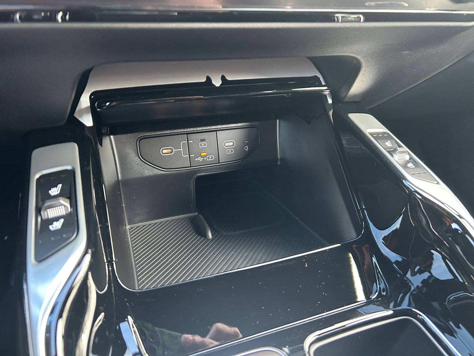 New 2026 Volcanic Sand Kia X-Line SX Prestige AWD image 24